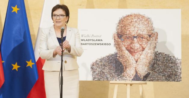 Premier Kopacz na otwarciu wystawy o Władysławie Bartoszewskim: Był bohaterem polskiej historii XX wieku